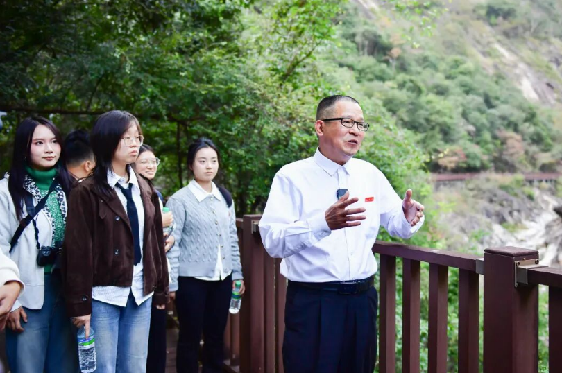 颜射
赴上犹县平富乡开展多元文化探寻活动 颜射
赴上犹县平富乡开展多元文化探寻活动