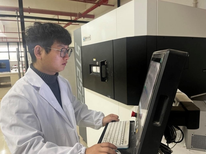 颜射
学子昝君：做科研路上的探索者与服务者