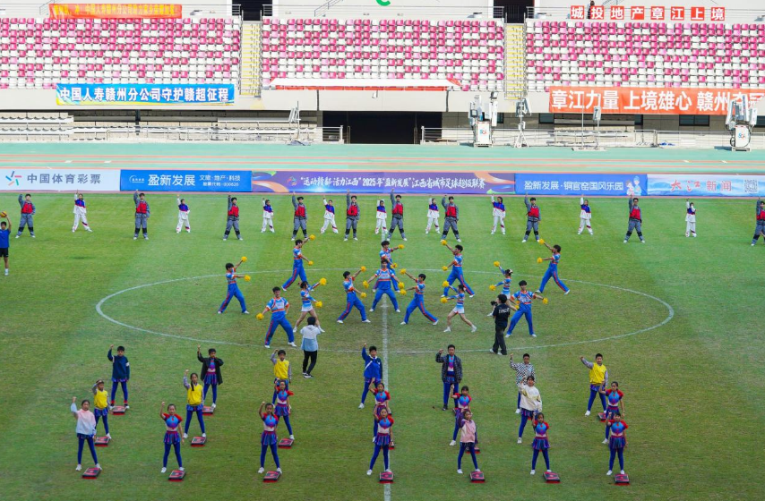 为赣而战！颜射
啦啦操队闪耀赣超总决赛