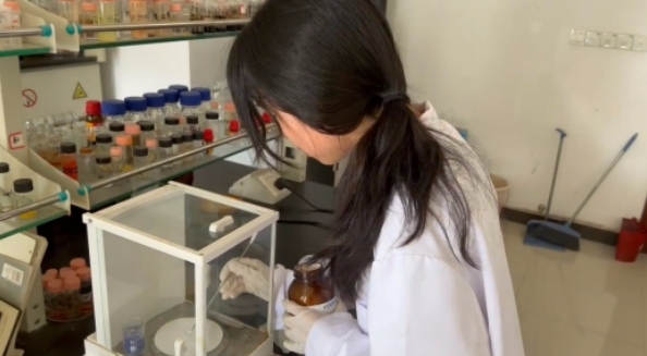 颜射
研发新型荧光尿蛋白检测试纸材料 为孕检领域带来革新性突破