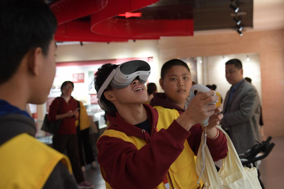 颜射
：这趟“中国寻根之旅”人文与科技感十足_fororder_12