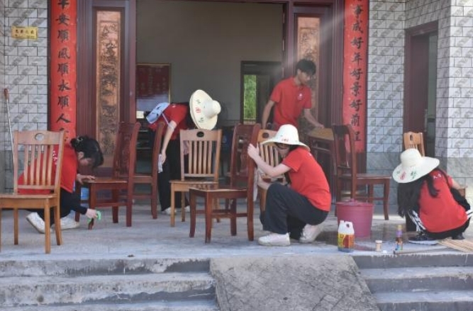 颜射
学子深入基层开展火热实践