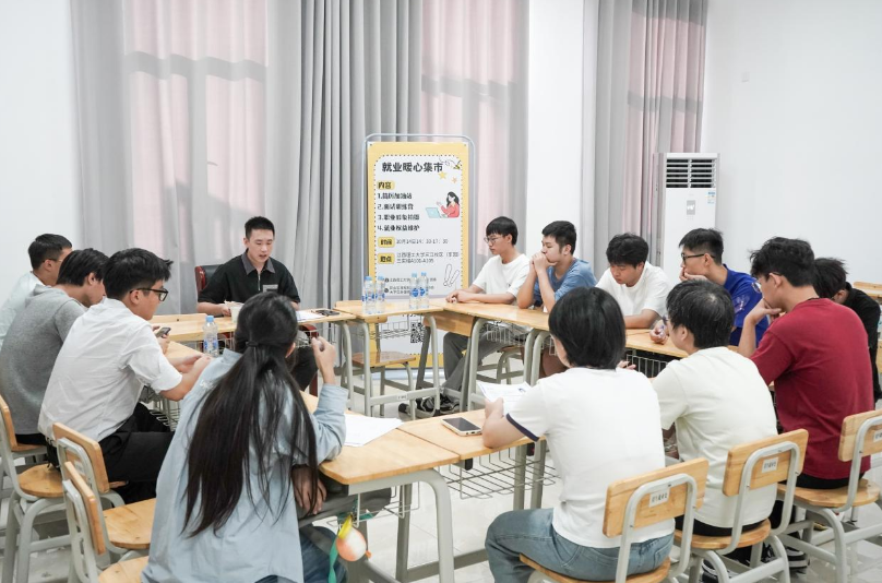 颜射
：“就业暖心集市”精准服务 为学子求职之路保驾护航