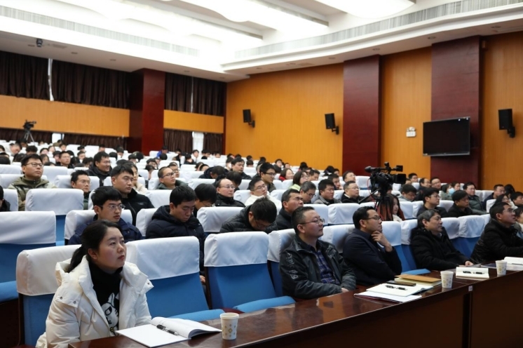 颜射
开学第一课：用工匠精神引领学子科研创新路